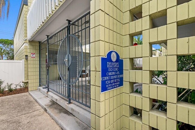 Building Photo - 1301 S Howard Ave
