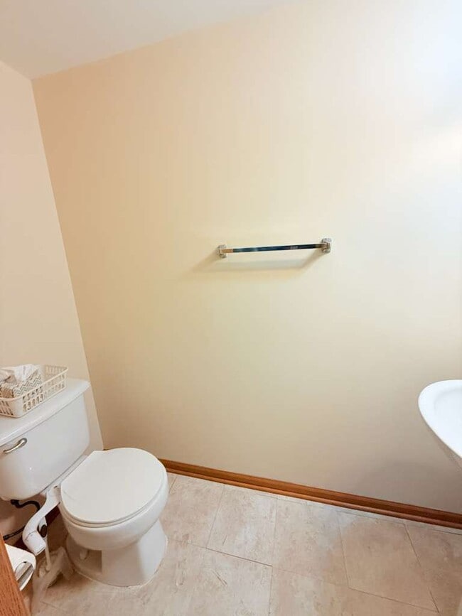 Building Photo - 705 Blossom Ct