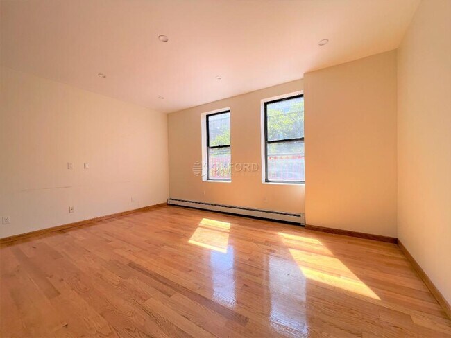 Primary Photo - 2750 Broadway