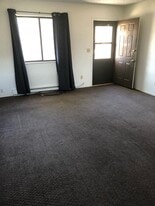 Building Photo - 44 Royal Crest Dr