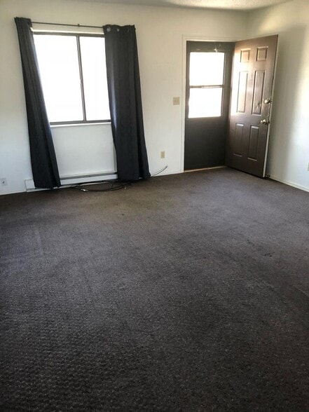 Primary Photo - 44 Royal Crest Dr