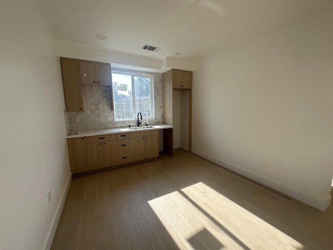 Building Photo - Brand New Construction 1 Bed | 1 Bath - Es...