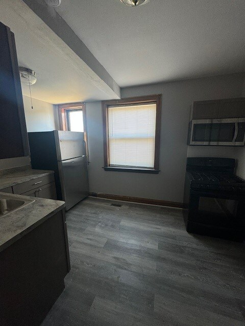 Building Photo - 1745 W 89th St