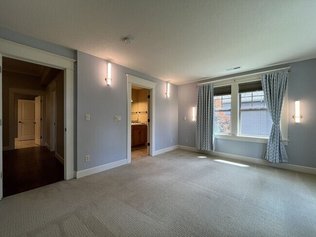 Building Photo - Luxury 5 Bedroom Home with Soaking Tub, Chef’s Kitchen & Expansive Primary Suite
