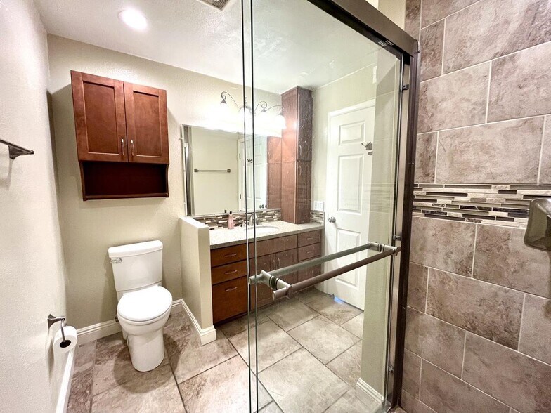 Building Photo - 1265 Kendall Dr