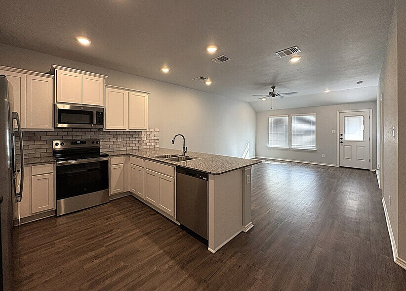 Building Photo - 1234 Lexington Dr