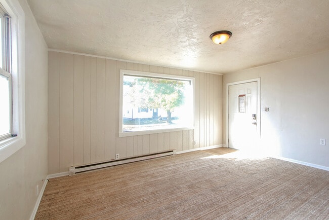 Building Photo - Freshly Renovated & Ready for You — Cozy 1 Bedroom Duplex (Voucher Friendly!)
