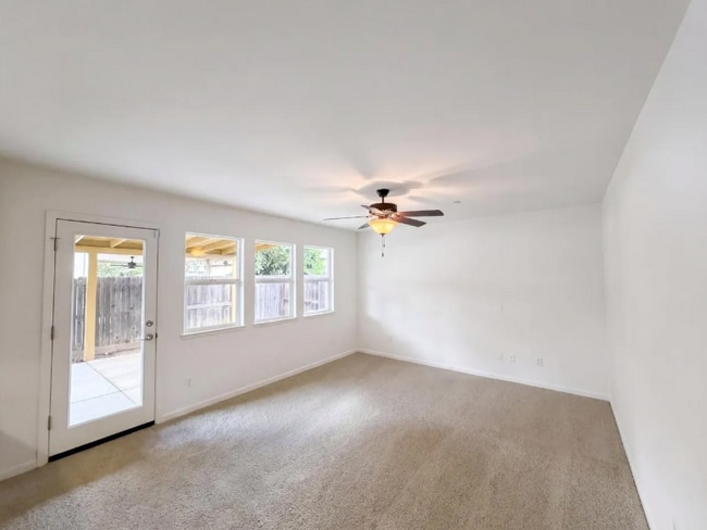 Building Photo - 251 Sugnet Way