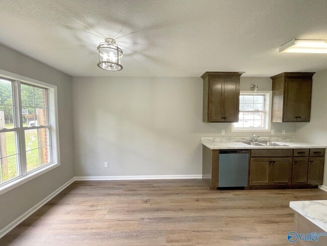 Building Photo - 100 Brook Glen Dr