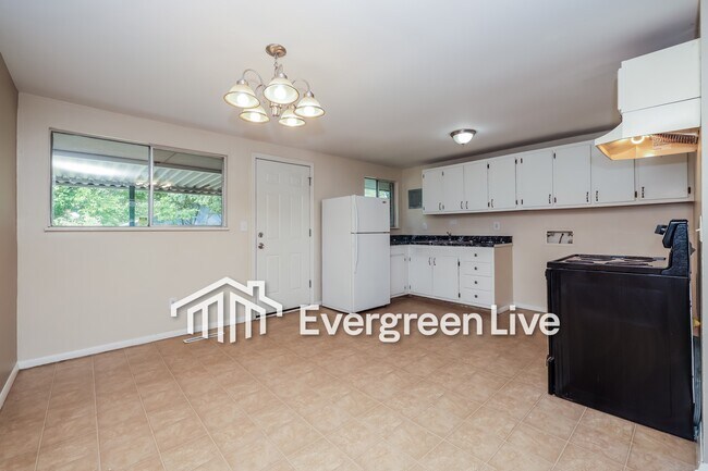 Building Photo - 6469 Hemingway Rd