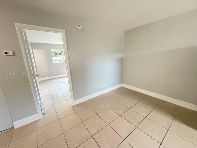Building Photo - 2129 Davie Blvd