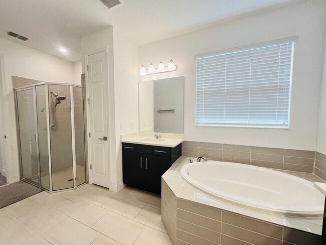 Building Photo - 1225 Bristol Oaks Way
