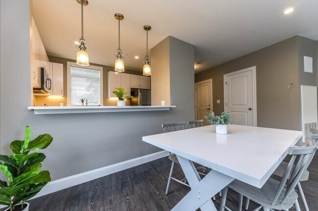 Building Photo - 4945 Washington St