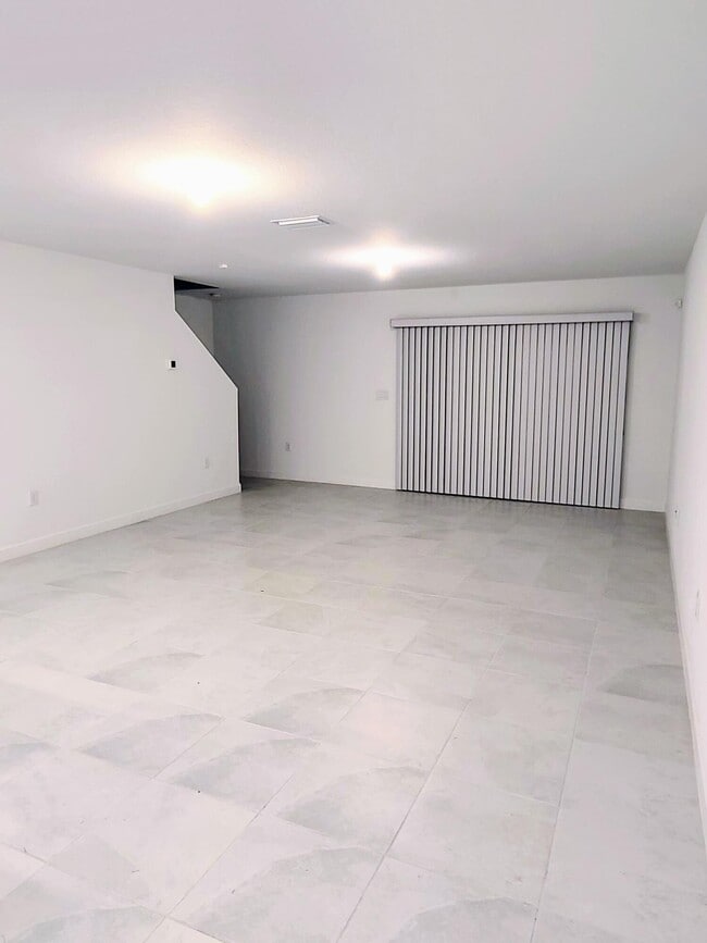 Building Photo - 6745 Broadwater Ln