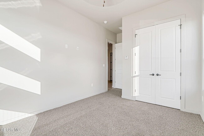 Building Photo - 828 Eltham Dr