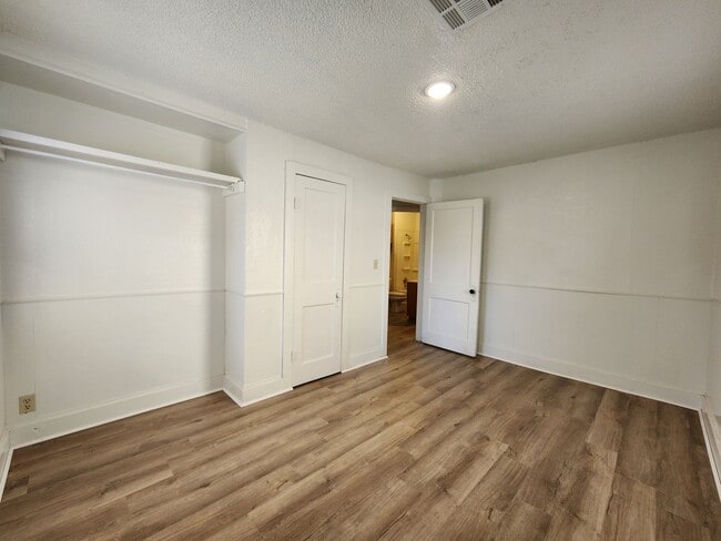 Building Photo - Cute 2 bed 1 bath house in Shawnee