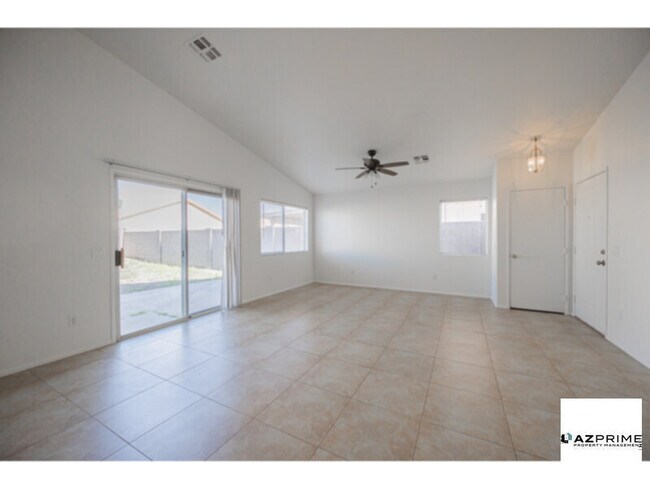 Building Photo - Discover Unmatched Elegance in this Beautifully Updated 3/2 Home in Goodyear.