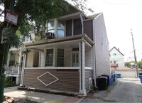 Building Photo - 3542 N Hermitage Ave