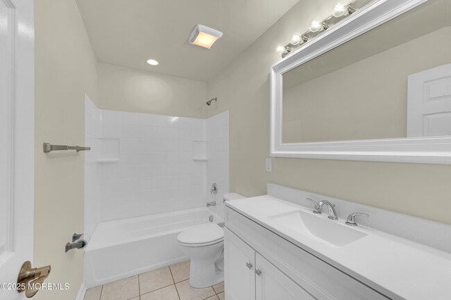 Building Photo - 895 Raleigh Dr