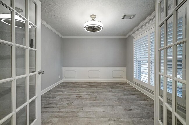 Building Photo - 1614 Droxford Dr