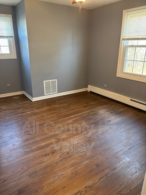 Building Photo - 762 E Hillside Ave