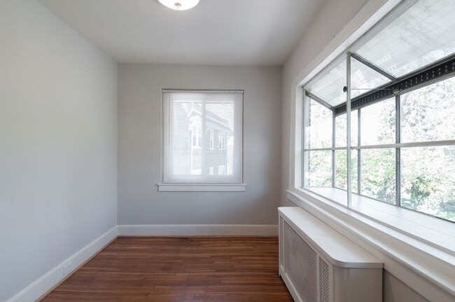 Interior Photo - Metropolitan Narberth Station