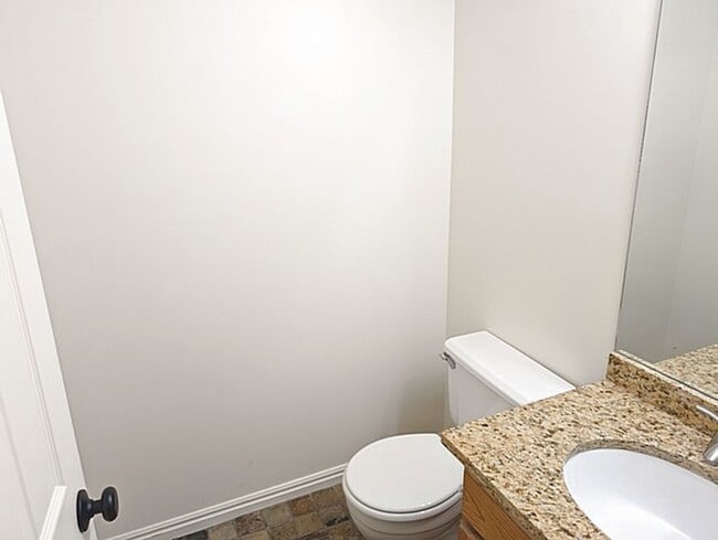 Building Photo - Recently Updated Pinebrook Home