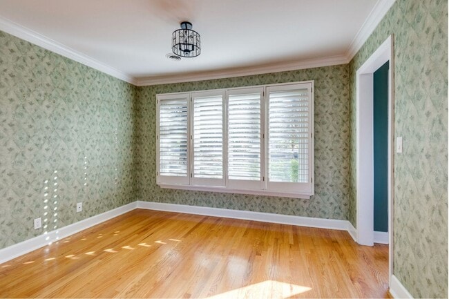 Building Photo - Spacious Green Hills Retreat | 3–4BR, 3BA | Deck, Hot Tub, & Prime Location