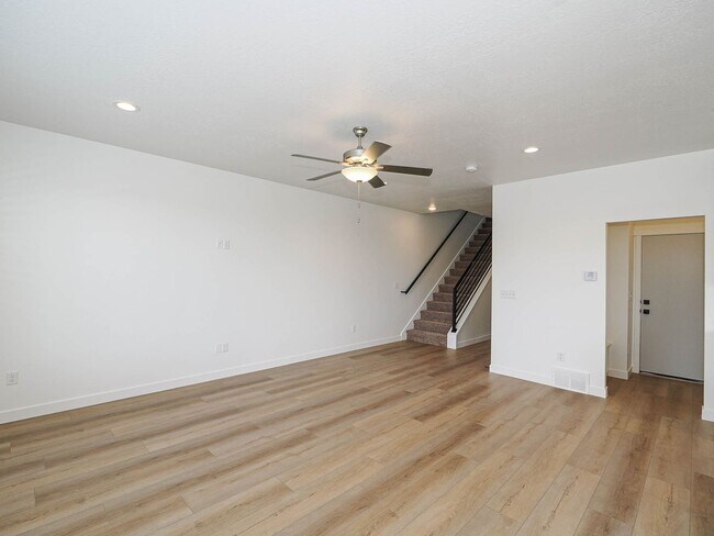 Building Photo - 4 Bedroom, 2.5 bathroom Eagle Mountain Home