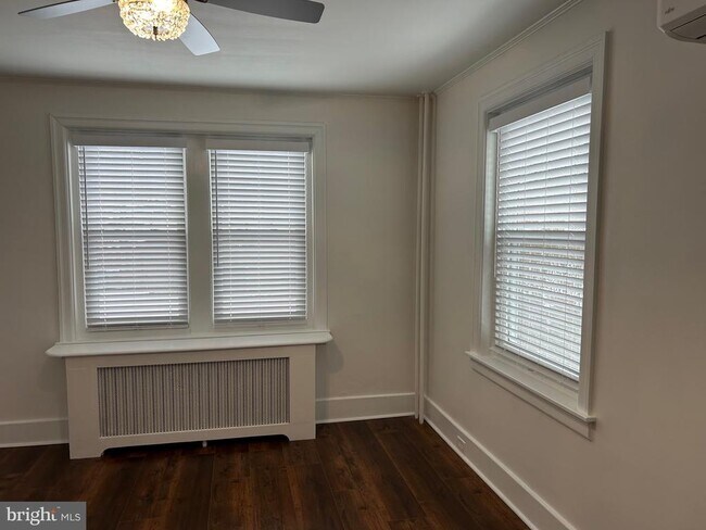 Building Photo - 1407 Delaware Ave