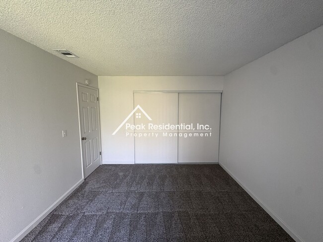 Building Photo - Spacious Fair Oaks 2bd/1ba Duplex with 1 Car Garage