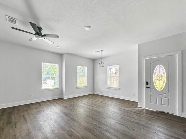 Building Photo - 6010 Bobby Burns St