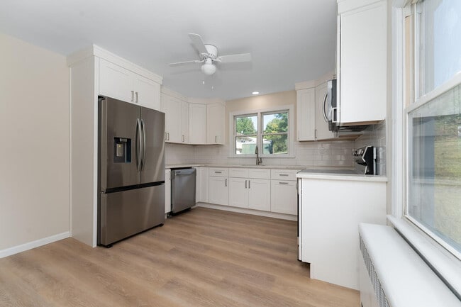 Building Photo - 4 Lingert Ave