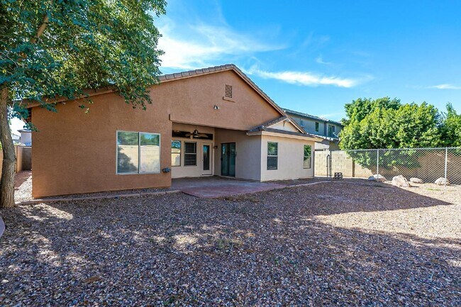Building Photo - 11570 W Yuma St