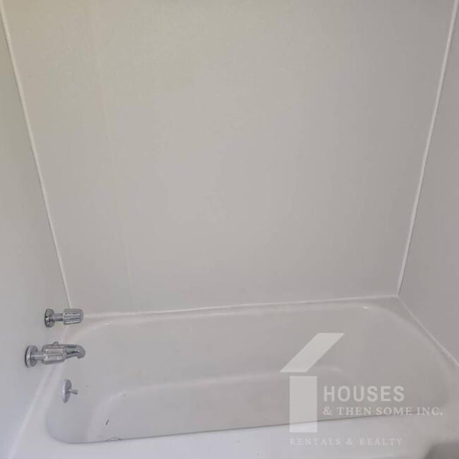 Building Photo - 44 Bagwell Cir