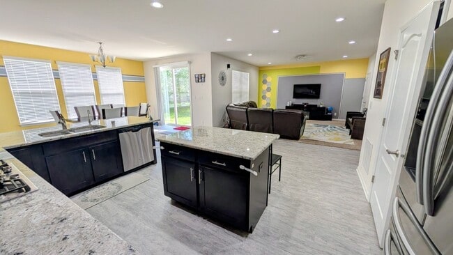 Building Photo - 114 Gala Dr