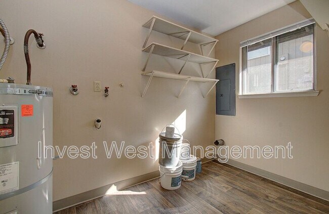 Building Photo - 1623 Ash St