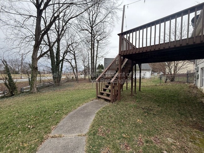 Building Photo - 1805 Lois Ct