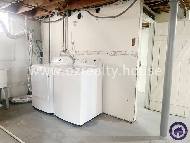 Building Photo - 3509 Douglas Rd