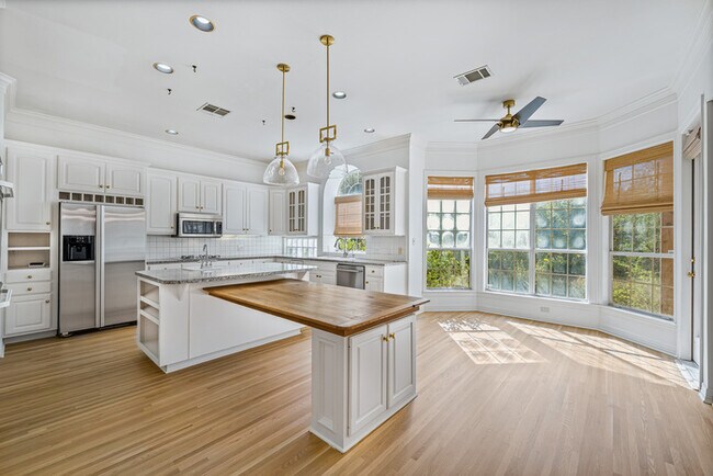 Building Photo - 5305 Cuesta Verde