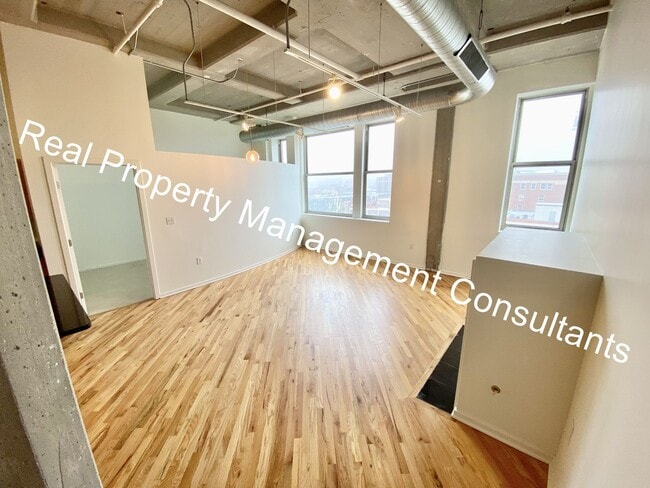 Building Photo - Move In Special 2-Bedroom  in Western Auto...