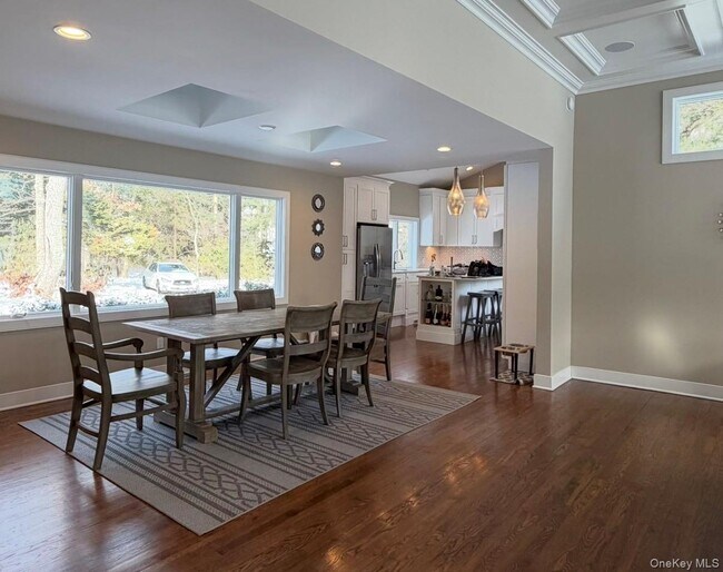 Building Photo - 10 Skyes Neck Ct