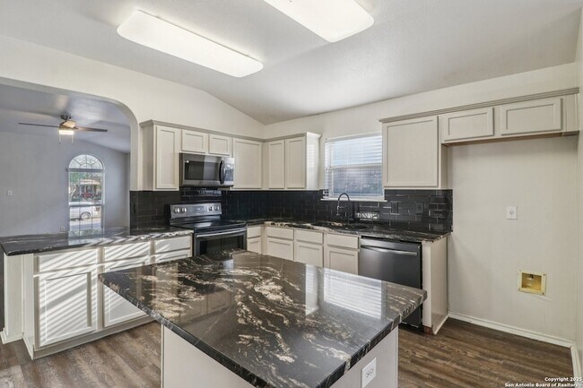 Building Photo - 4119 Chinkapin Oak