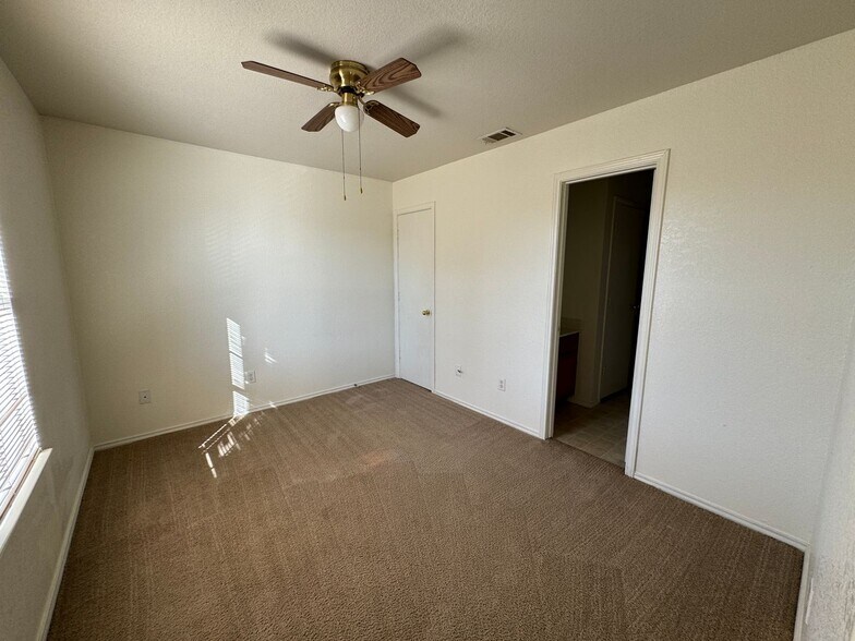 Building Photo - 403 Creek St