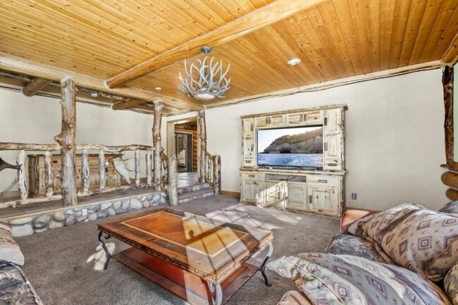 Building Photo - 306 Lona Dr