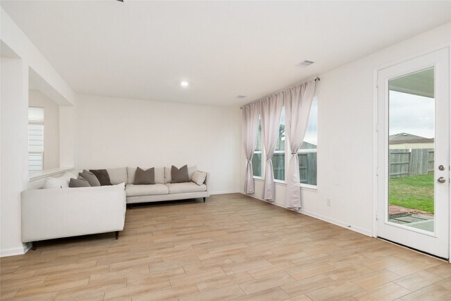 Building Photo - 14627 Monterey Cypress Dr