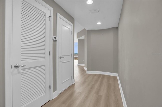 Building Photo - 101 S Eola Dr