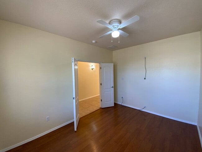 Building Photo - 4 Bedroom Single Story Home Available Near...