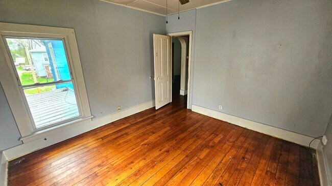 Building Photo - 490 Grand St