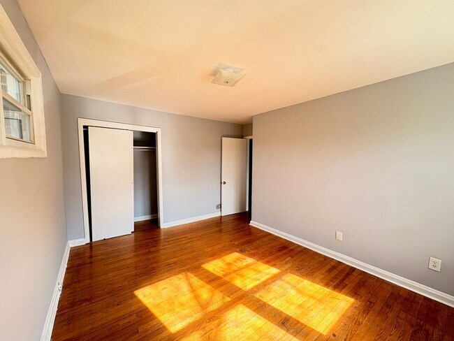 Building Photo - 1236 Stella Dr